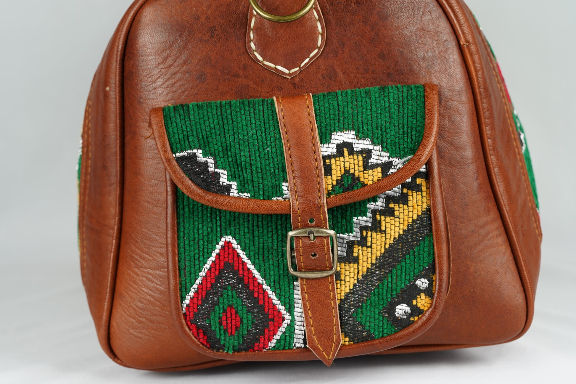 Handgefertigte Reisetasche aus Leder mit traditionellem marokkanischen Teppichmuster - morabel