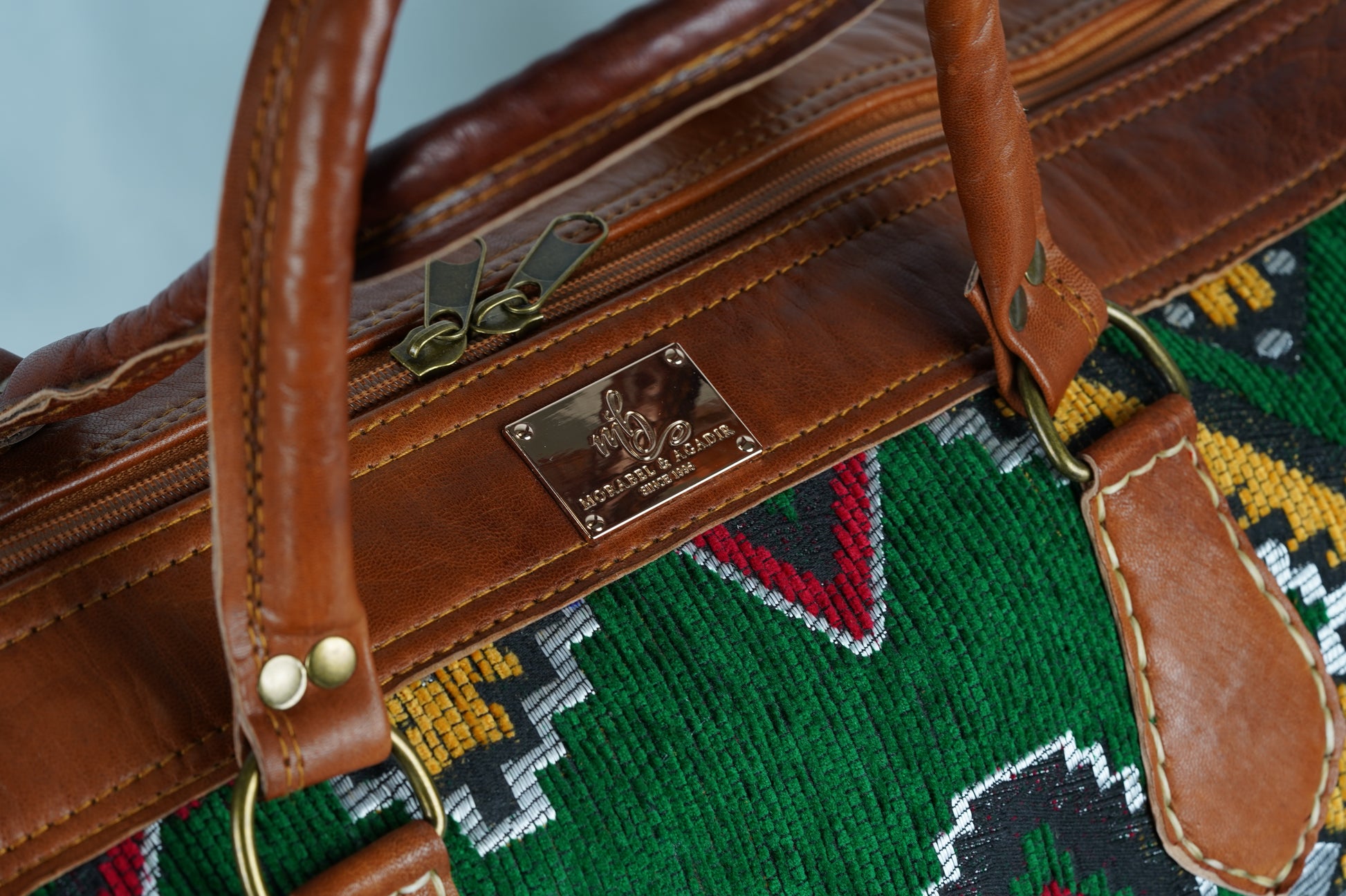 Handgefertigte Reisetasche aus Leder mit traditionellem marokkanischen Teppichmuster - morabel