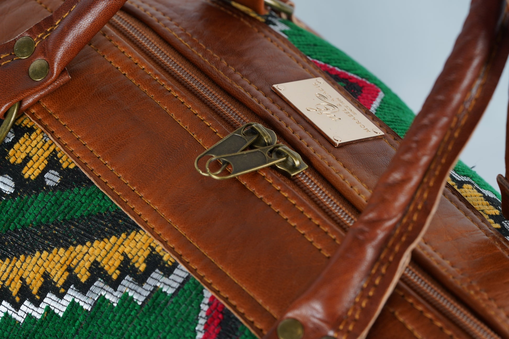 Handgefertigte Reisetasche aus Leder mit traditionellem marokkanischen Teppichmuster - morabel