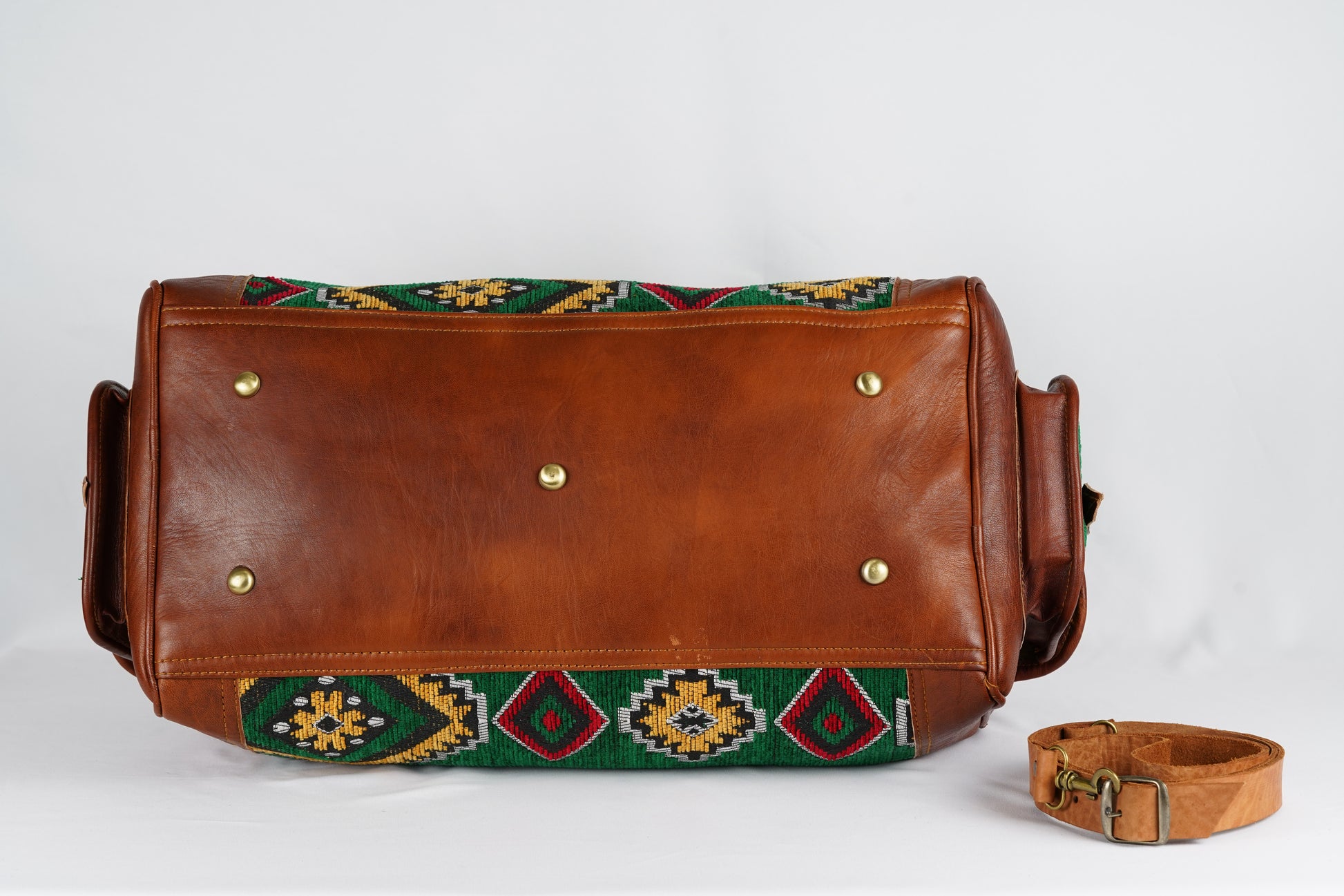 Handgefertigte Reisetasche aus Leder mit traditionellem marokkanischen Teppichmuster - morabel