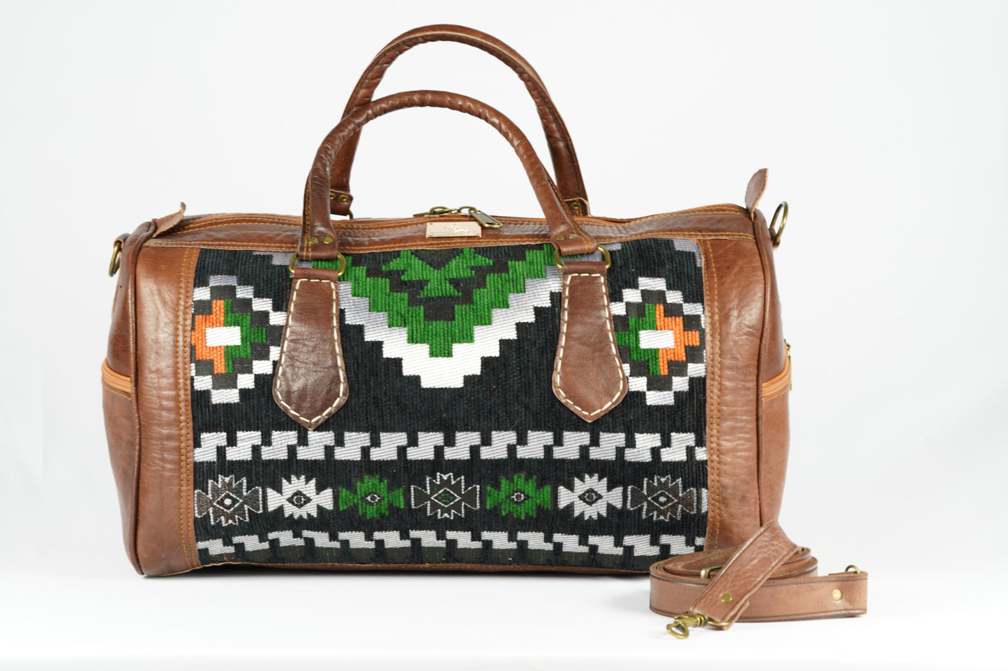 Handgefertigte Reisetasche aus echtem Leder und traditionellem Textilgewebe - morabel