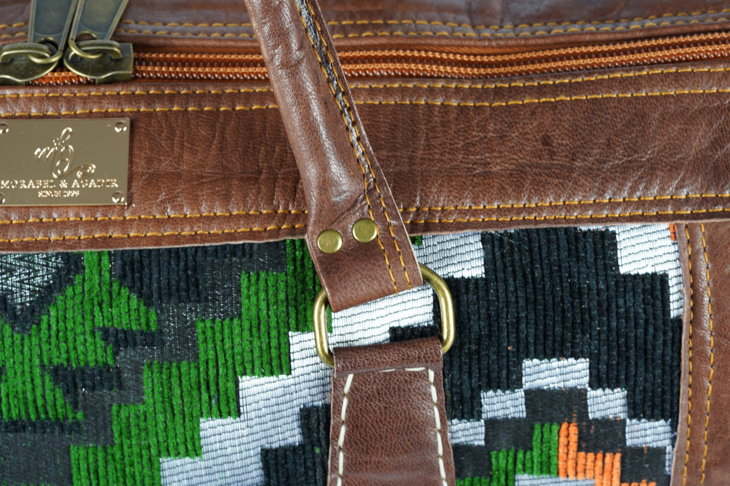 Handgefertigte Reisetasche aus echtem Leder und traditionellem Textilgewebe - morabel