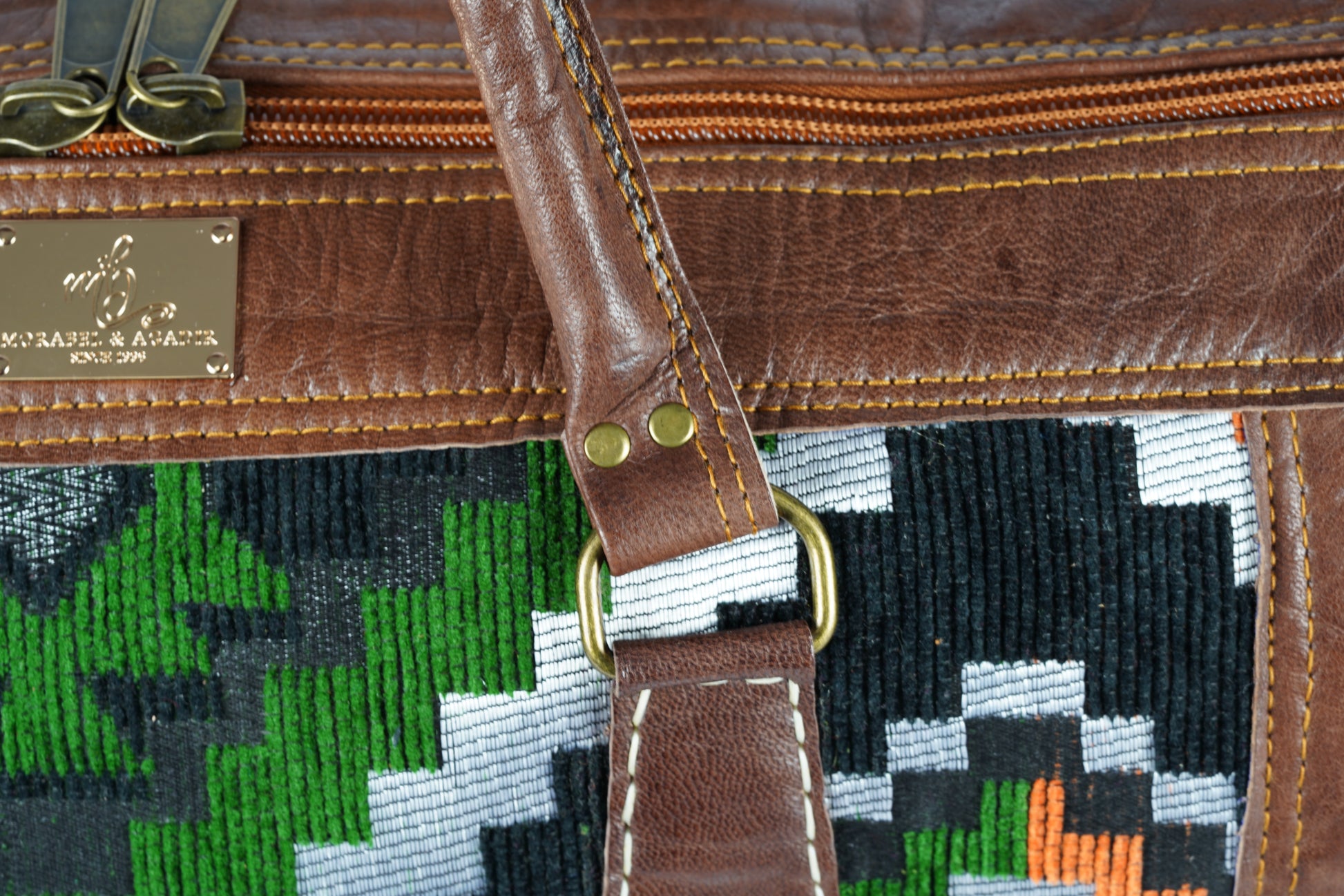 Handgefertigte Reisetasche aus echtem Leder und traditionellem Textilgewebe - morabel