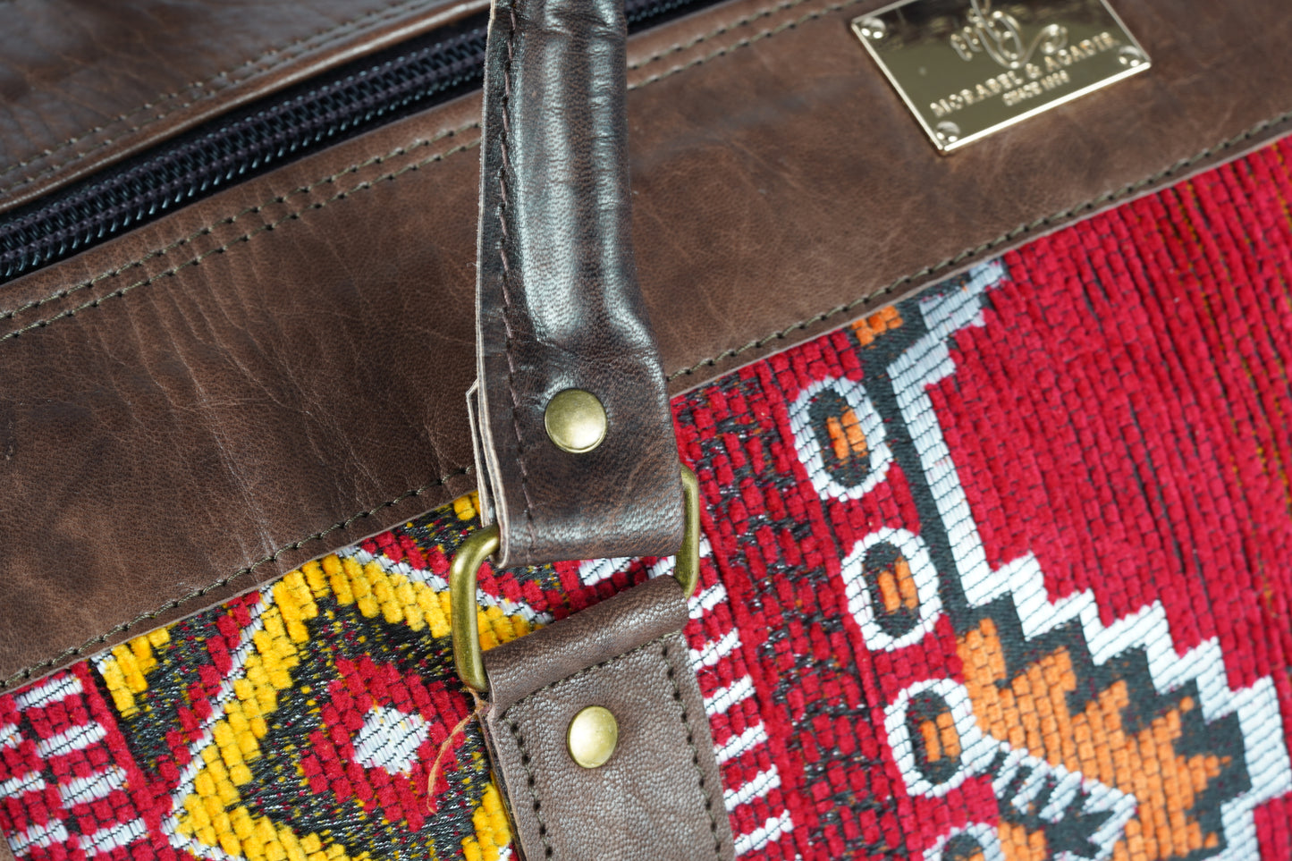 Handgefertigte Reisetasche aus Leder mit traditionellem marokkanischen Teppichmuster - morabel
