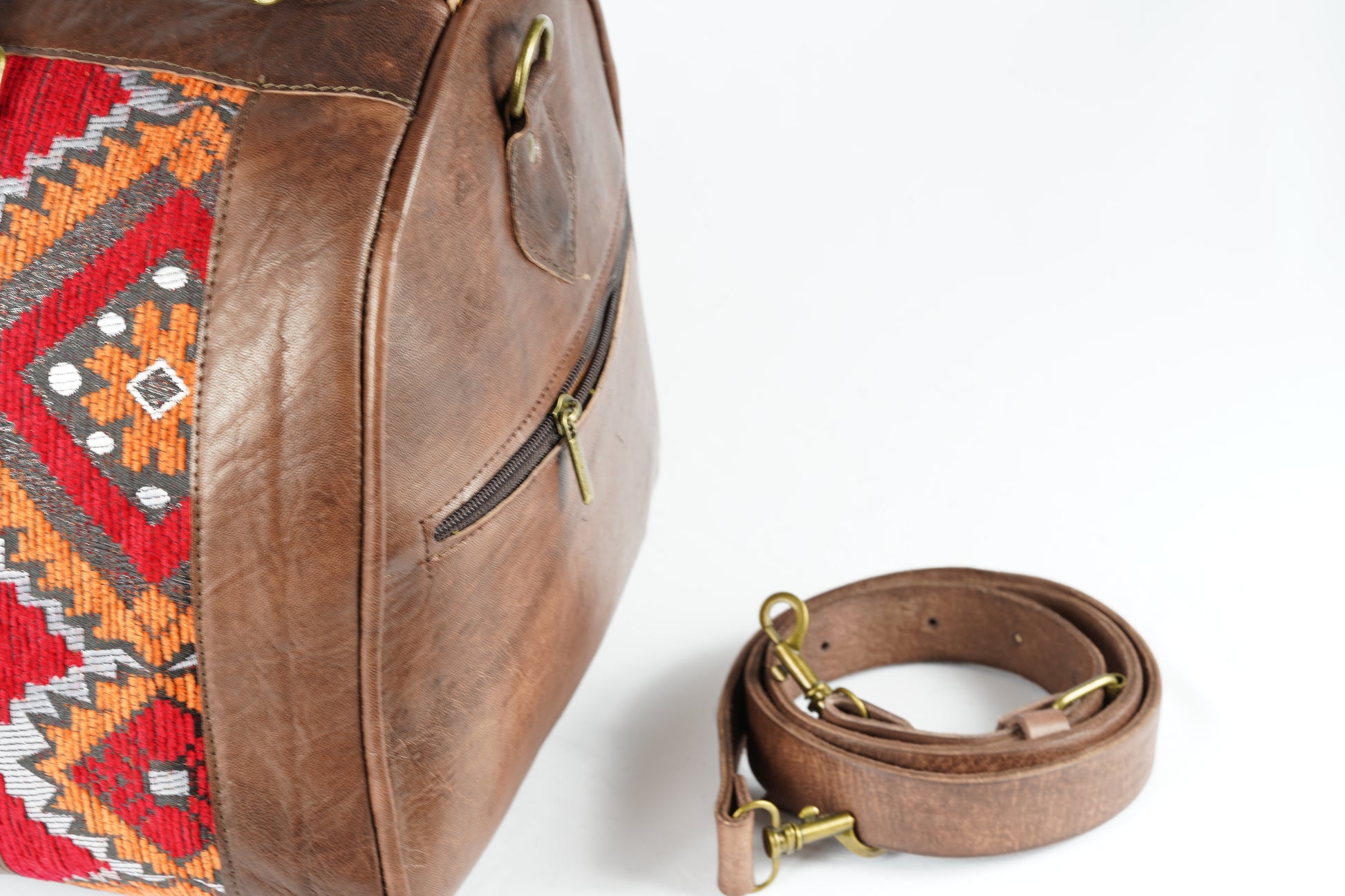 Handgefertigte Reisetasche aus Leder mit traditionellem marokkanischen Teppichmuster - morabel