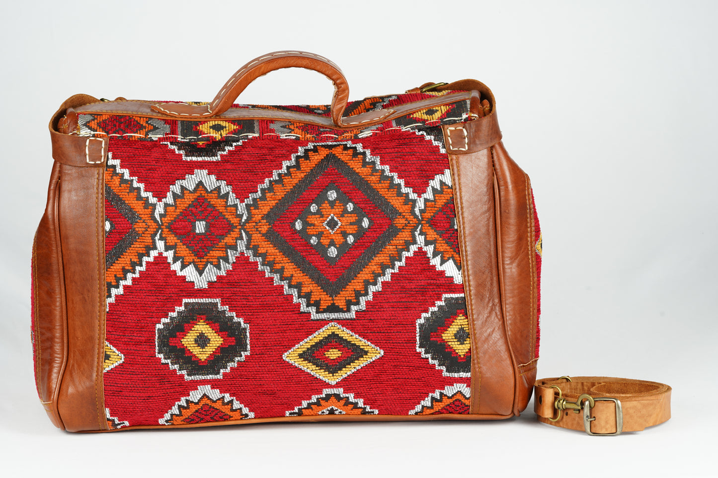 Handgefertigte Reisetasche aus Leder mit traditionellem marokkanischen Teppichmuster - morabel