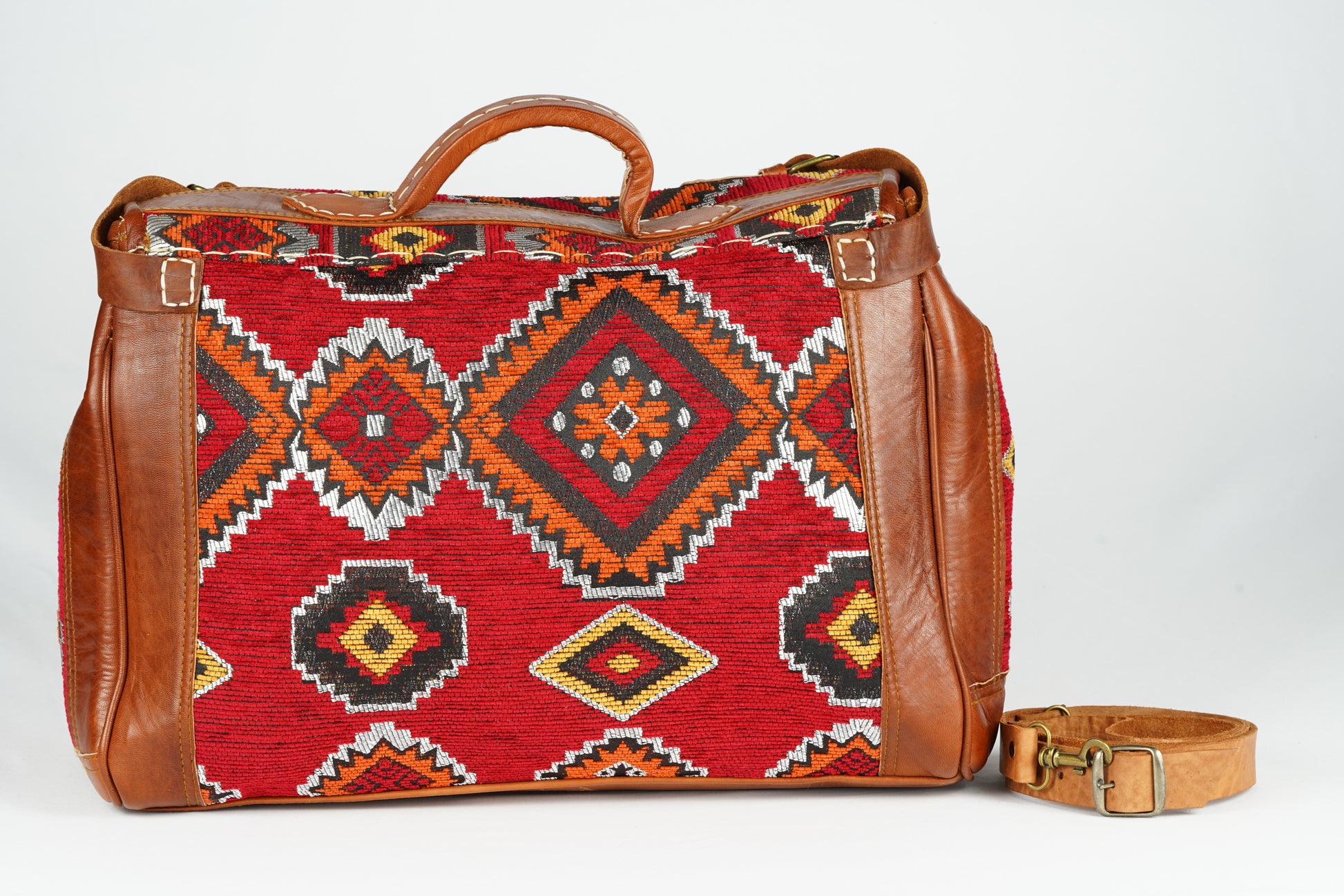 Handgefertigte Reisetasche aus Leder mit traditionellem marokkanischen Teppichmuster - morabel