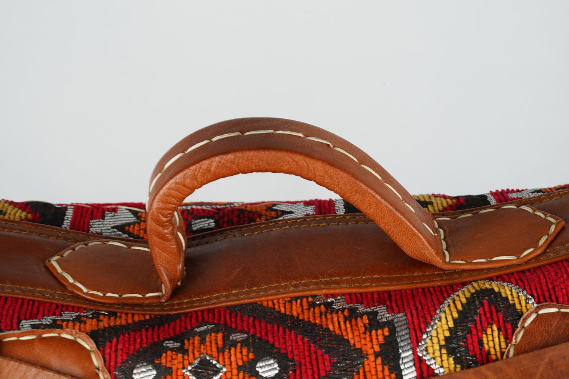 Handgefertigte Reisetasche aus Leder mit traditionellem marokkanischen Teppichmuster - morabel