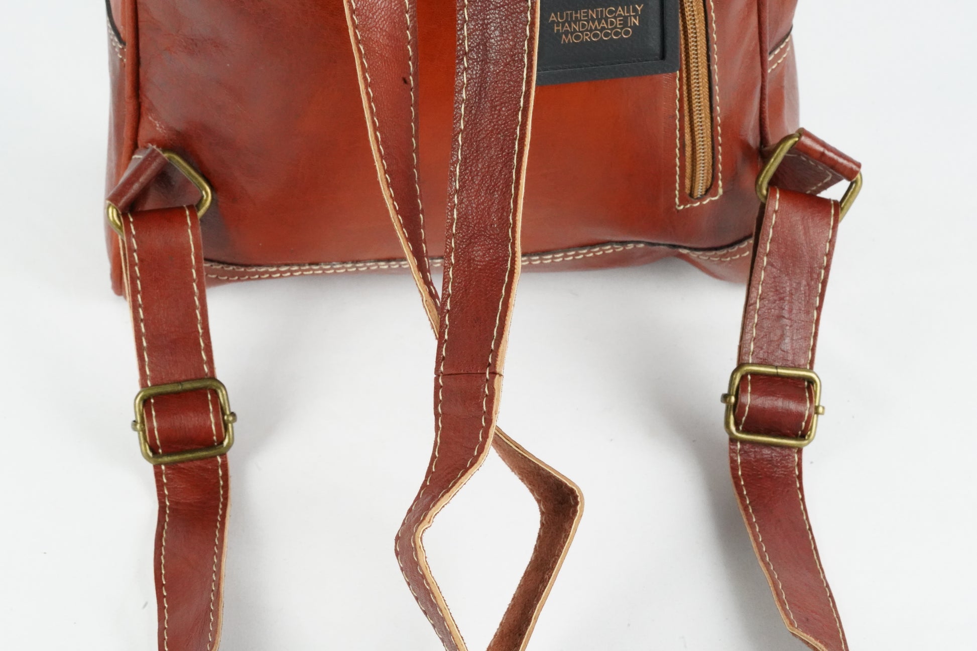 Echtleder Rucksack für Damen und Herren, handgefertigt in Marokko. Perfekt für den Alltag oder als stilvolle Vintage-Tasche - morabel