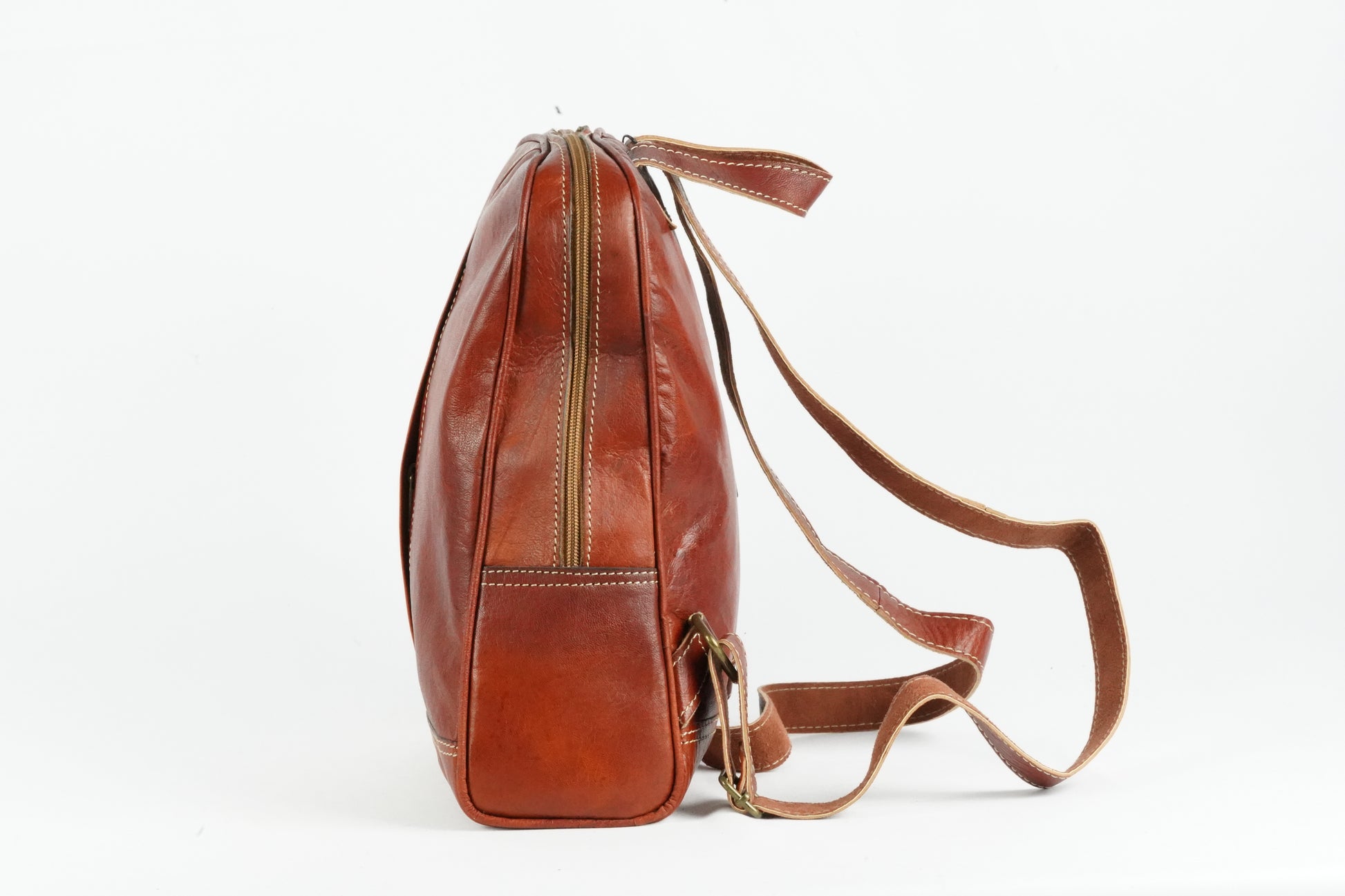 Echtleder Rucksack für Damen und Herren, handgefertigt in Marokko. Perfekt für den Alltag oder als stilvolle Vintage-Tasche - morabel