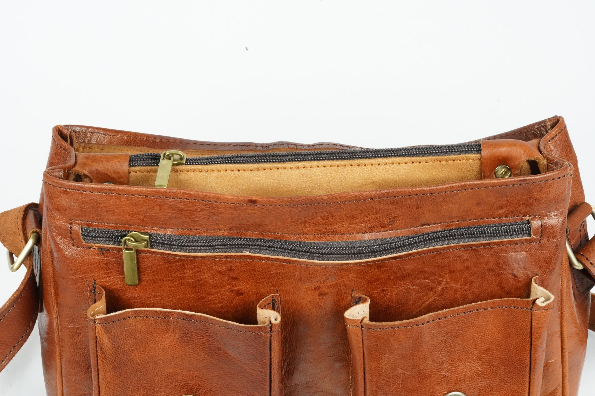 Handgemachte braune Ledertasche – Vintage Umhängetasche aus Echtleder, handgefertigt in Marokko, ideal für Alltag und Reisen - morabel