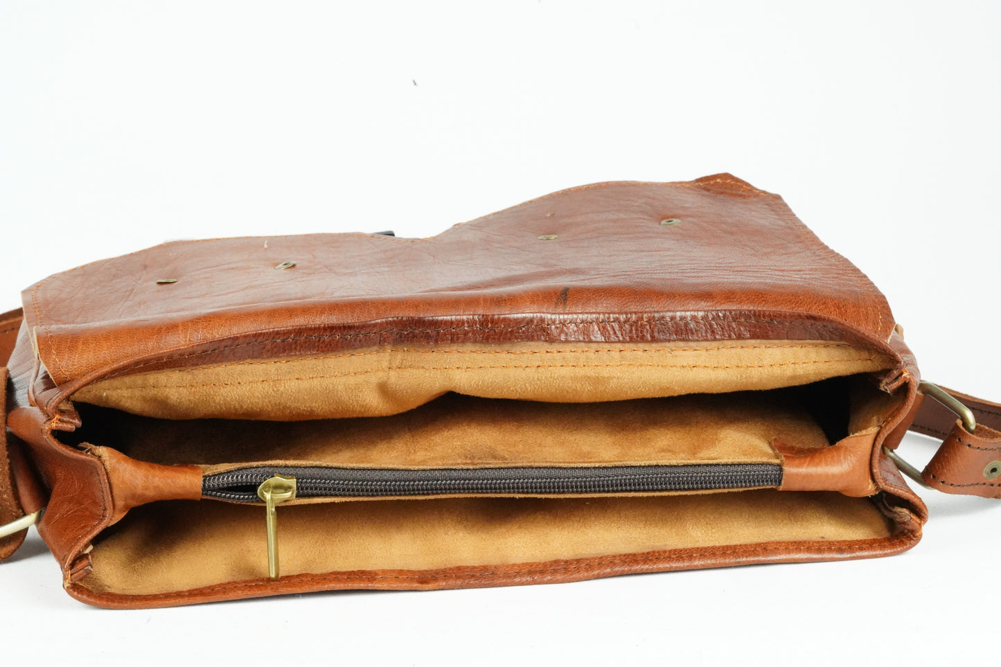 Handgemachte braune Ledertasche – Vintage Umhängetasche aus Echtleder, handgefertigt in Marokko, ideal für Alltag und Reisen - morabel