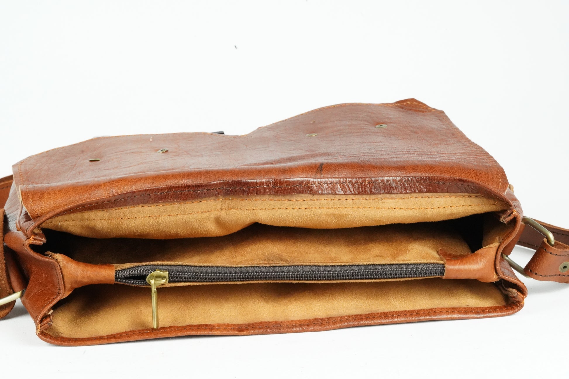 Handgemachte braune Ledertasche – Vintage Umhängetasche aus Echtleder, handgefertigt in Marokko, ideal für Alltag und Reisen - morabel